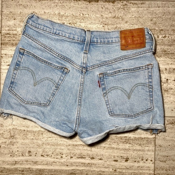 Levi’s 501 high rise button fly shorts. Size 28 - Picture 4 of 16